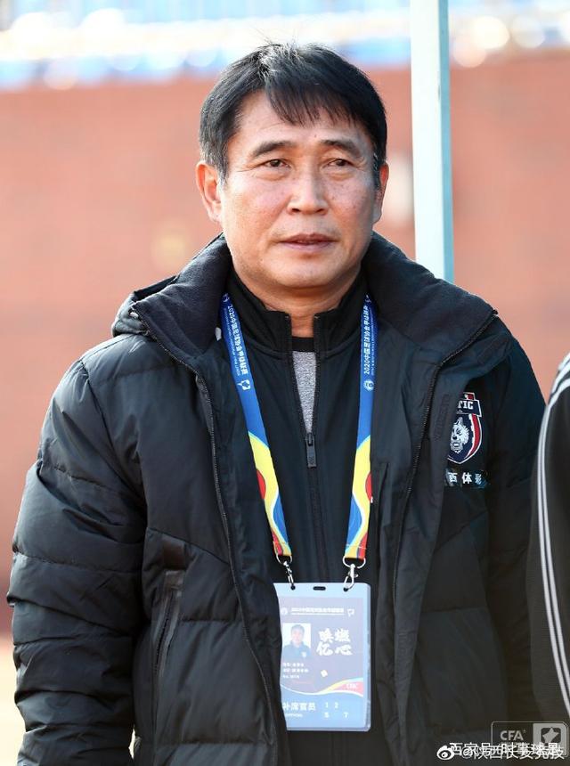 游泳夜战：关东飞鹰队鏖战燕赵犀牛队，速度优势明显主场山呼海啸
